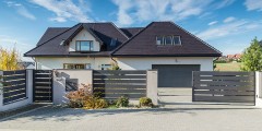 How to pick a right fence to the house shape and why is it so important? A black